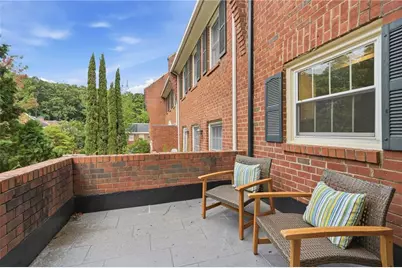 423 Jefferson Circle, Atlanta, GA 30328 - Photo 2