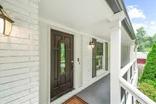 620 Spalding Dr, Sandy Springs, GA 30328 - Photo 2