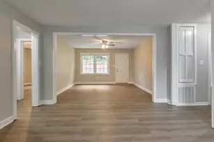 9138 Clubhouse Dr, Riverdale, GA 30274 - Photo 8