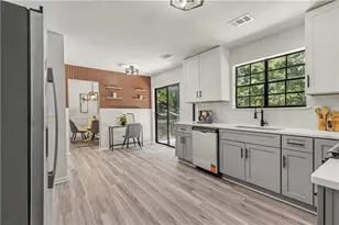 4952 Parkwest Dr, Stone Mountain, GA 30088 - Photo 10