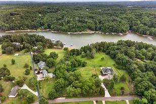 5602 Burke Ln, Gainesville, GA 30506 - Photo 4