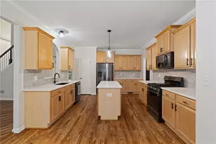 8745 Stone River Dr, Gainesville, GA 30506 - Photo 12