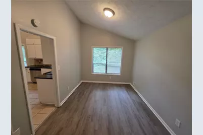 5085 Rock Glen Dr, Stone Mountain, GA 30088 - Photo 18
