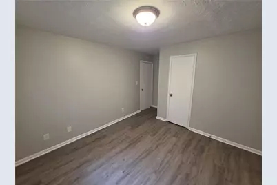 5085 Rock Glen Dr, Stone Mountain, GA 30088 - Photo 14