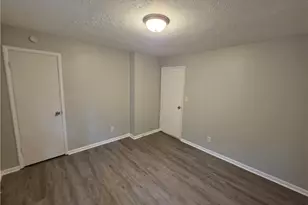 5085 Rock Glen Dr, Stone Mountain, GA 30088 - Photo 12