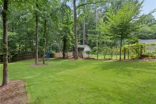 3825 Creekview Dr NE, Marietta, GA 30068 - Photo 32