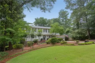 3825 Creekview Dr NE, Marietta, GA 30068 - Photo 1