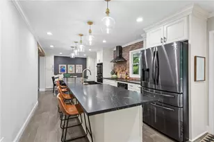 3825 Creekview Dr NE, Marietta, GA 30068 - Photo 4