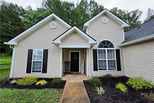 4428 James Wade Dr, Snellville, GA 30039 - Photo 4