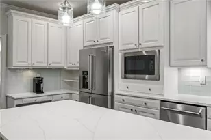 240 Embassy Ct, Sandy Springs, GA 30328 - Photo 16