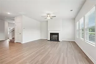 104 Vickers Point Dr, Fairburn, GA 30213 - Photo 4
