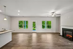 105 Vickers Point Dr, Fairburn, GA 30213 - Photo 12