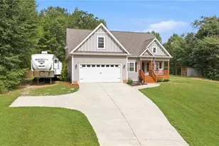 63 Pace Rd, Toccoa, GA 30577 - Photo 8
