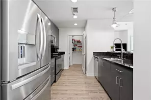 250 Pharr Rd NE, Atlanta, GA 30305 - Photo 10