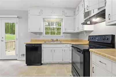 5516 Liberty Road, Union City, GA 30291 - Photo 16