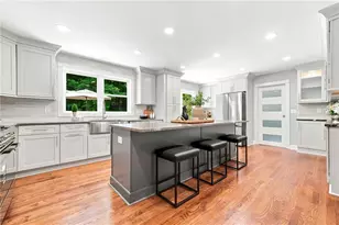 265 Carriage Station Cir, Roswell, GA 30075 - Photo 2
