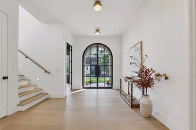 1228 Kingsley Circle NE, Atlanta, GA 30324 - Photo 2
