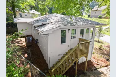 220 Woods Drive  NE, Marietta, GA 30060 - Photo 2