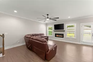 272 Cherry St, Cornelia, GA 30531 - Photo 6