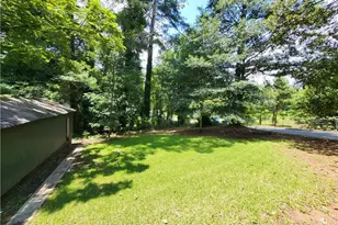 2107 Pinehurst Dr, East Point, GA 30344 - Photo 10