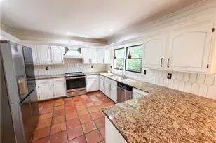 644 Laurel Wood Dr SW, Marietta, GA 30064 - Photo 2