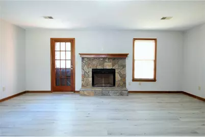 585 Wayside Drive, Lawrenceville, GA 30046 - Photo 4