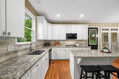 2437 Retreat Close, Marietta, GA 30066 - Photo 6