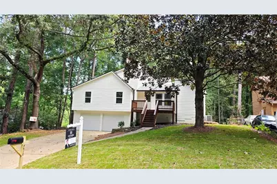 4610 Kings Crossing Drive NE, Kennesaw, GA 30144 - Photo 2
