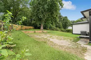 2353 Clarissa Dr NW, Atlanta, GA 30318 - Photo 12
