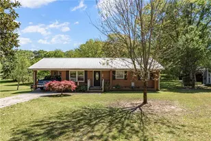 151 Ginn St, Carnesville, GA 30521 - Photo 4