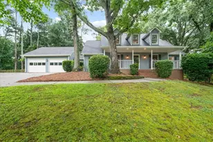 1646 Maple Ridge Dr, Suwanee, GA 30024 - Photo 2