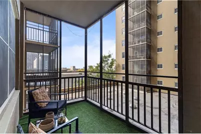 300 W Peachtree Street NE #3M, Atlanta, GA 30308 - Photo 18