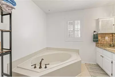 3906 Laurens Lane, Snellville, GA 30039 - Photo 18