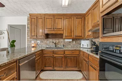 3906 Laurens Lane, Snellville, GA 30039 - Photo 12