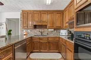 3906 Laurens Ln, Snellville, GA 30039 - Photo 12