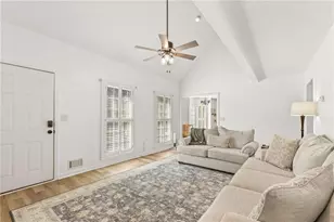 3906 Laurens Ln, Snellville, GA 30039 - Photo 8