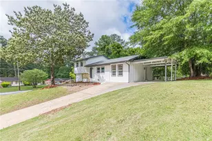 8285 Hemlock Dr, Jonesboro, GA 30238 - Photo 2