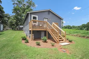 242 Jackson St, Barnesville, GA 30204 - Photo 2