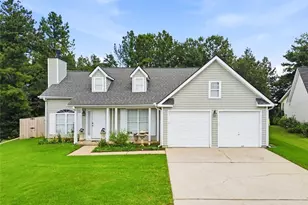 1016 Meadow Glen Cir, Fairburn, GA 30213 - Photo 2