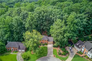 9620 River Lake Dr, Roswell, GA 30075 - Photo 2