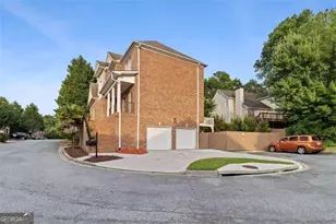 1711 Summit Glen Ln, Atlanta, GA 30329 - Photo 2