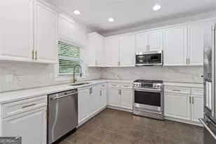 1711 Summit Glen Ln, Atlanta, GA 30329 - Photo 10