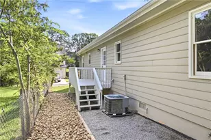 188 Poplar St, Buford, GA 30518 - Photo 28