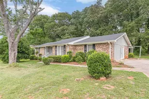 2521 Country Club Dr, Conyers, GA 30013 - Photo 4