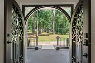 2023 Stoneleigh Dr, Stone Mountain, GA 30087 - Photo 12