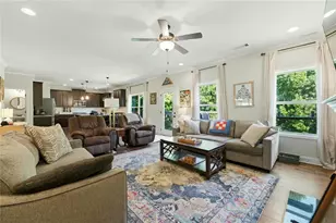 905 Maple Creek Ct, Loganville, GA 30052 - Photo 8