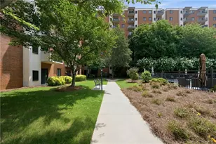 300 Johnson Ferry Rd, Sandy Springs, GA 30328 - Photo 36