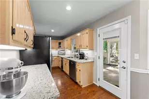 9724 Elliott Family Pkwy, Dawsonville, GA 30534 - Photo 16