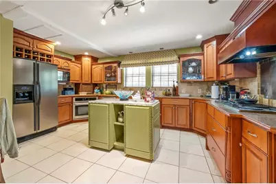 476 S Susan Creek Drive, Stone Mountain, GA 30083 - Photo 4