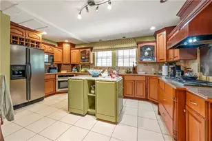 476 S Susan Creek Dr, Stone Mountain, GA 30083 - Photo 4